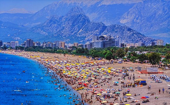 Antalya Akdeniz`in harikalar diyarı ve Türk turizminin göz bebeği